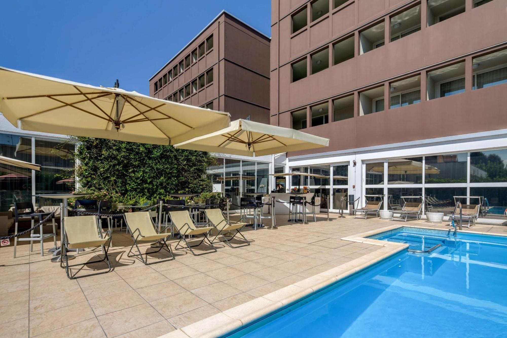 Best Western Plus Hotel Farnese Парма Екстериор снимка