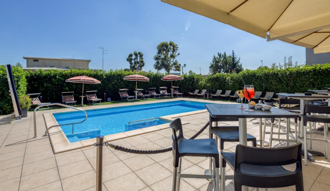 Best Western Plus Hotel Farnese Парма Екстериор снимка